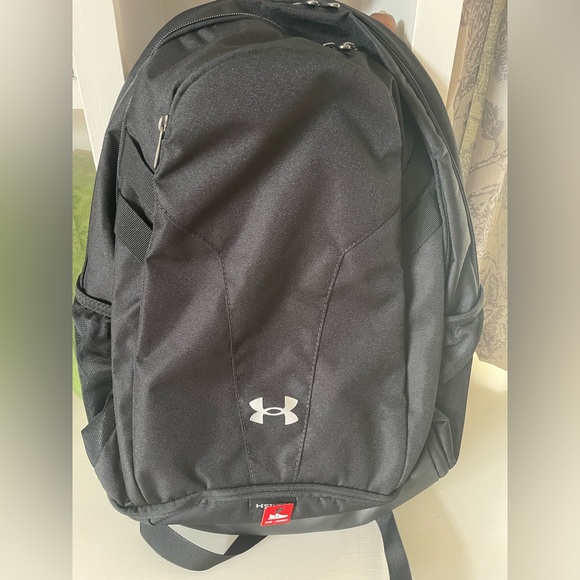 BRAND NEW WITH TAGS UNDER ARMOUR HUSTLE 5.0 BLACK BACKPACK - Picture 5 of 6